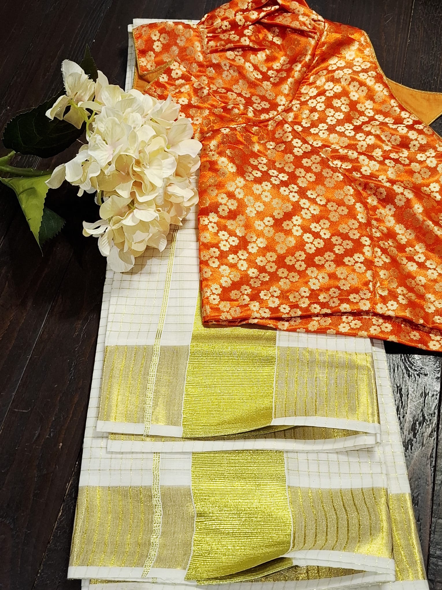 Golden Tissue Set Mundu - Image 3