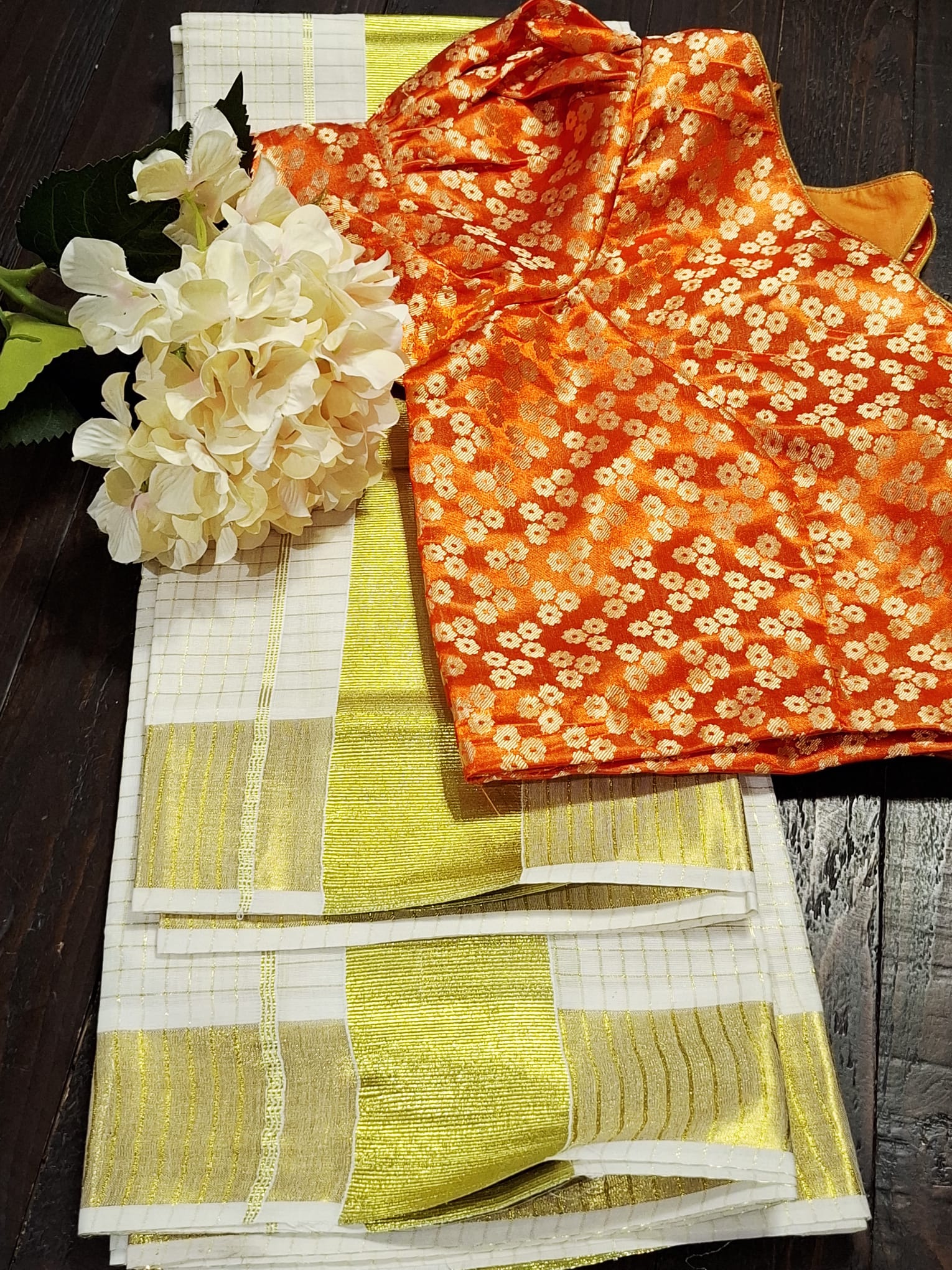 Golden Tissue Set Mundu